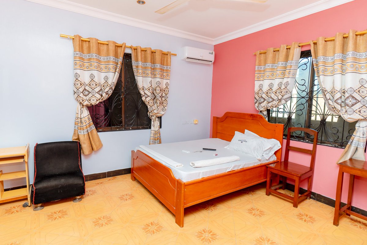 New_Paracetamol's tweet photo. 🛌 Self-contained Rooms 
💨 Air Conditioner 
📶 Free WI-FI 
📺 Flat screen Tv 
📡 Azam Tv &amp;  DSTv 
🚔 Secured Parking 
🍷🍺 Soft &amp; Hard drinks 
📞 Reception 0659931875 https://t.co/3DkMYfQgUM