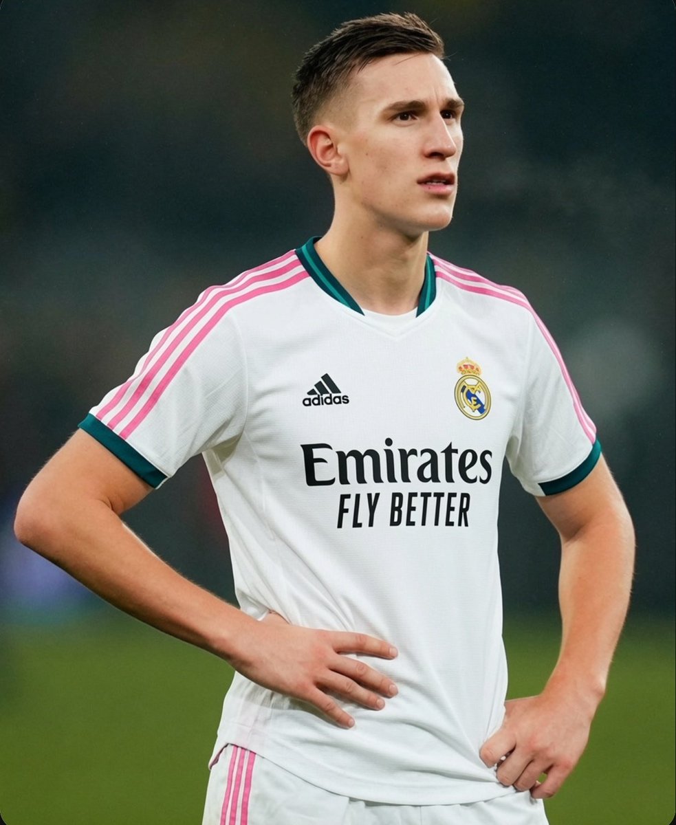 AdriRM33's tweet photo. 💣 NICO SCHLOTTERBECK apunta a ser el PRÓXIMO CENTRAL del Real Madrid.

Es la opción que más gusta en el Real Madrid y a José Mourinho.

⏳🔜🤍 https://t.co/xmYgBELBdm