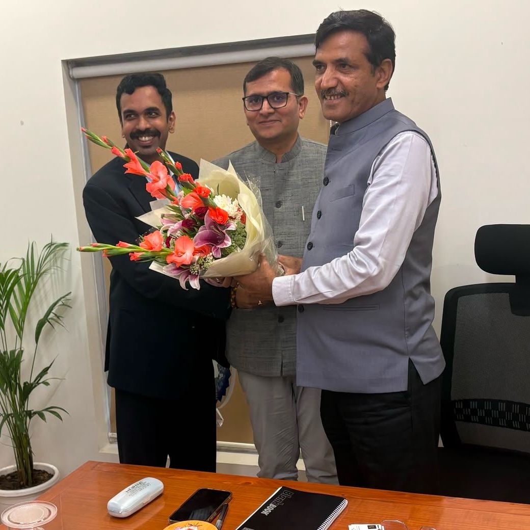 PFIndiaOrg's tweet photo. Shri Subrahmanyam Pulipaka (@SuB8u) , CEO, National Solar Energy Federation of India (@NSEFI_official) , and Shri Surindar Ahuja, CEO, SAEV PVT LTD, made a courtesy visit to Dr. R.K. Tyagi, Director General, Power Foundation of India https://t.co/wD00V2YcD8