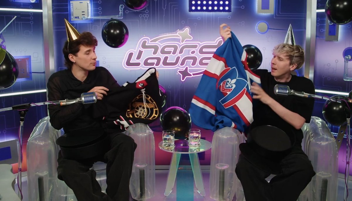 vmpirednp's tweet photo. HBO SENT DAN AND PHIL HOLLANOV JERSEYS!! https://t.co/AEap640b0H