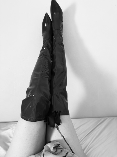 StreamateModels's tweet photo. Eyes and thighs. Model: @BlueEyes40DDDs #Streamate #StreamateModel #ModelMonday #MILF https://t.co/56kfmQRhwC https://t.co/T78WgWUvNV