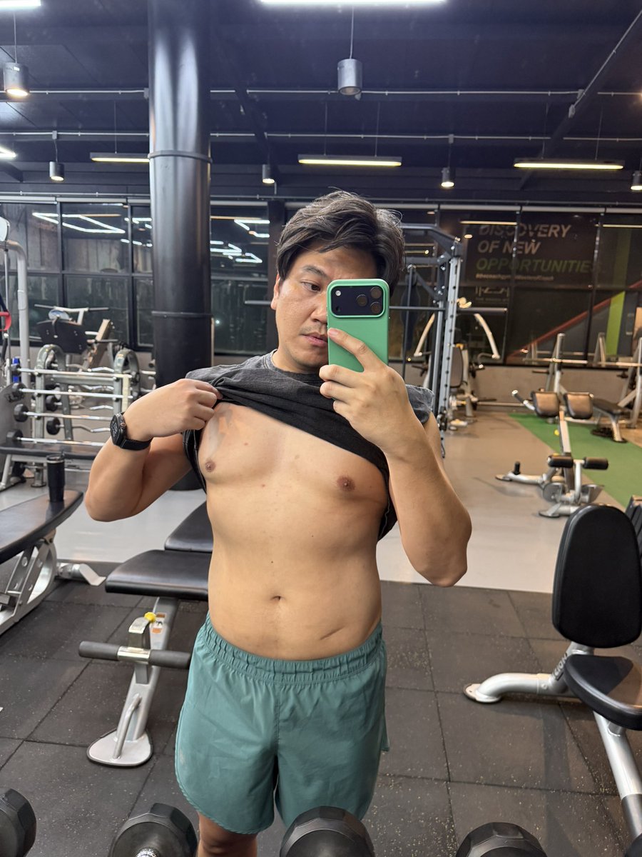 tangdern's tweet photo. หลากหลายดีแหะ แต่ชอบใส่สีสัน 🤣 https://t.co/9fylXCKBo4