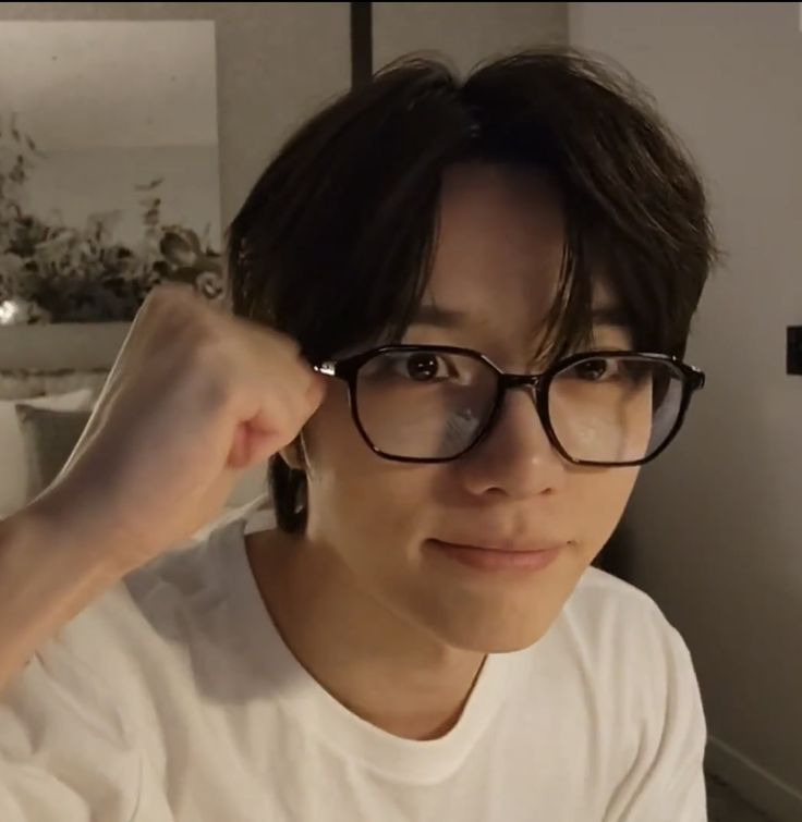 brunettebeomgyu's tweet photo. i miss seeing beomgyu in glasses https://t.co/Wi0uqhynu9