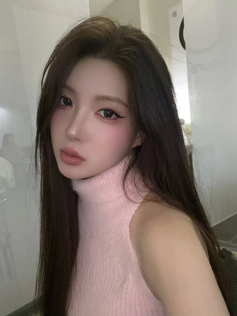 fanWiTCHXFRANCE's tweet photo. ˚ ༘✶ ⋆。˚ ⁀➷ LUCIASTAGRAM
~ Nouveau post Instagram de Lucia
« J'adore la couleur rose ! »
1/5
#LUCIA #루시아 #WiTCHX #위치스 @WiTCHX_twt https://t.co/fK8GBfcVeN