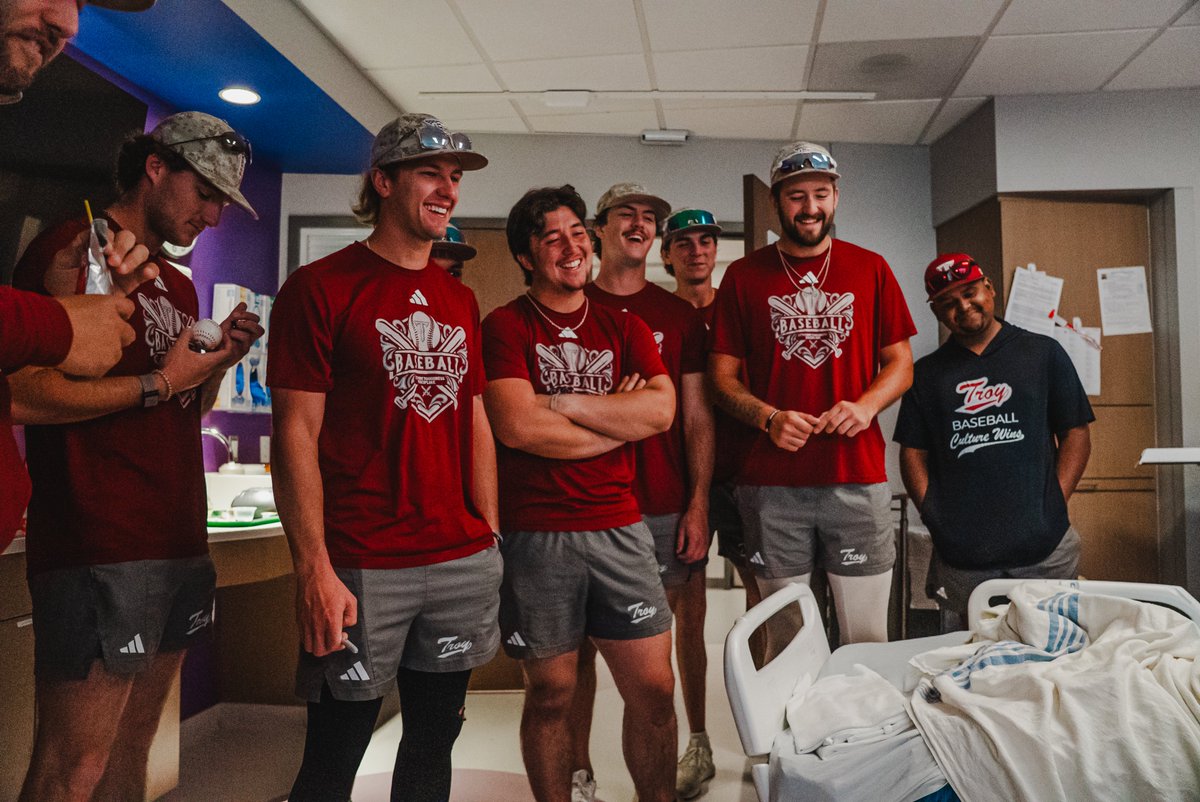 TroyTrojansBSB's tweet photo. Great morning spent at @ChildrensNE!

#WTD | #OneTROY⚔️⚾️ https://t.co/8qa6hXmvEd