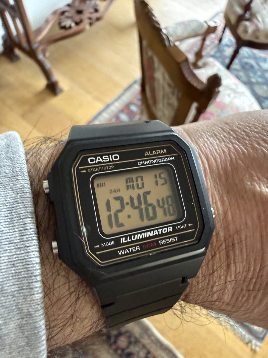 STaulis's tweet photo. @fdo_urrutia Rolex 27 lukas el mismo que usan Gates y Obama https://t.co/DP1CZSEqbr