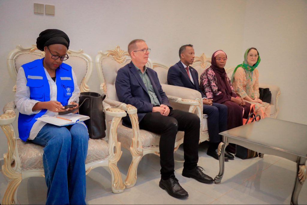 HonAbdirahmanA's tweet photo. Today in Kismayo, we had the honour of welcoming a high-level delegation from United Nations agencies, including the @UNHCRSom Representative for Somalia, the @UN_Women Representative in Somalia, the @UN-Habitat Representative, as well as delegations from @iom_somalia IOM and @FAOSomalia.

The visit serves as an important milestone ahead of the launch of the Resilience and Durable Solutions Project—an initiative aimed at strengthening community resilience, expanding access to essential services, and promoting sustainable, long-term solutions that improve livelihoods and enhance the well-being of communities.

This engagement reflects our shared commitment to advancing inclusive development, fostering local resilience, and delivering meaningful and lasting impact for the people we serve.