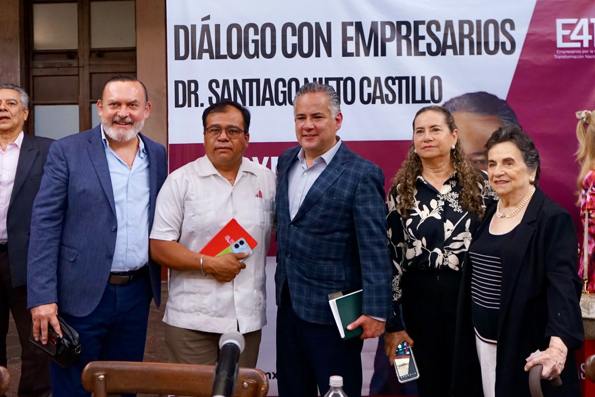 E4TMX's tweet photo. 📸 Momentos de #diálogo y encuentro durante la visita del Dr. @SNietoCastillo, compartiendo con empresarios, líderes y asistentes comprometidos con el desarrollo de México.

#E4T #MiPyMes #DiálogoConAutoridades https://t.co/fZ6SJSfNH3