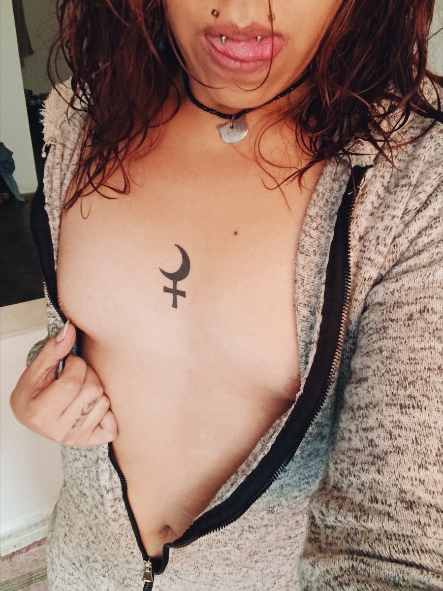 Seleny_34's tweet photo. Fresca después de un baño uwu
😘🥰
#femboy #porn #nude #trans https://t.co/RwdOwxpUwu