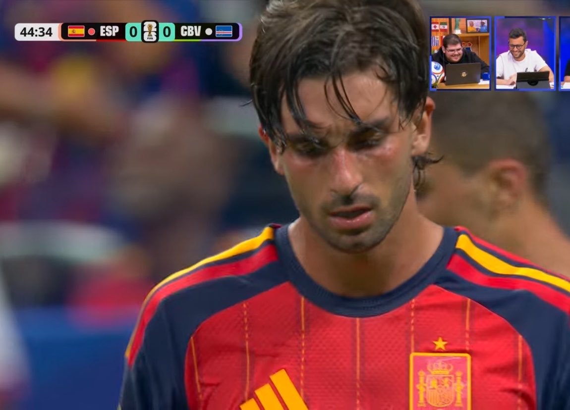 BarcaDepressaoo's tweet photo. Ferran Torres é tão respeitoso que prefere sacrificar sua reputação errando gols de propósito contra seleções mais fracas a marcar vários gols desnecessários

Isso se chama respeito ❤️ https://t.co/bNNkPQFM8G