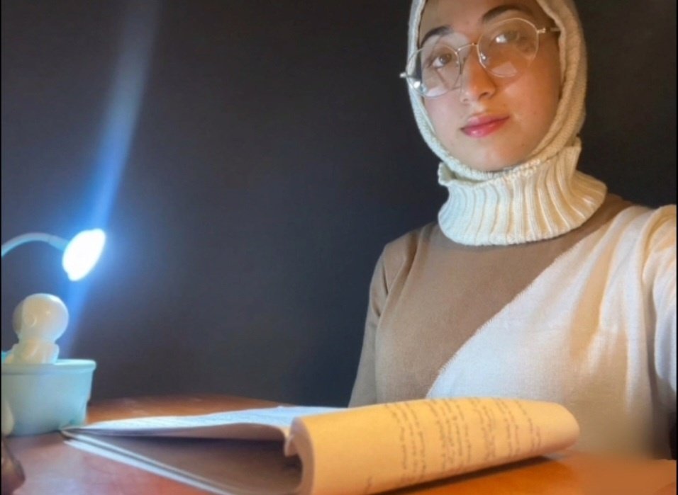 Maram_nofall's tweet photo. I'm Maram a psychology student in Gaza. 

I urgently need to pay £1,000 for
 my next semester's tuition fees.

 Time is running out. Please share and help if you can! 🙏

https://t.co/w4wjJPK7BO https://t.co/89qntI3DtB