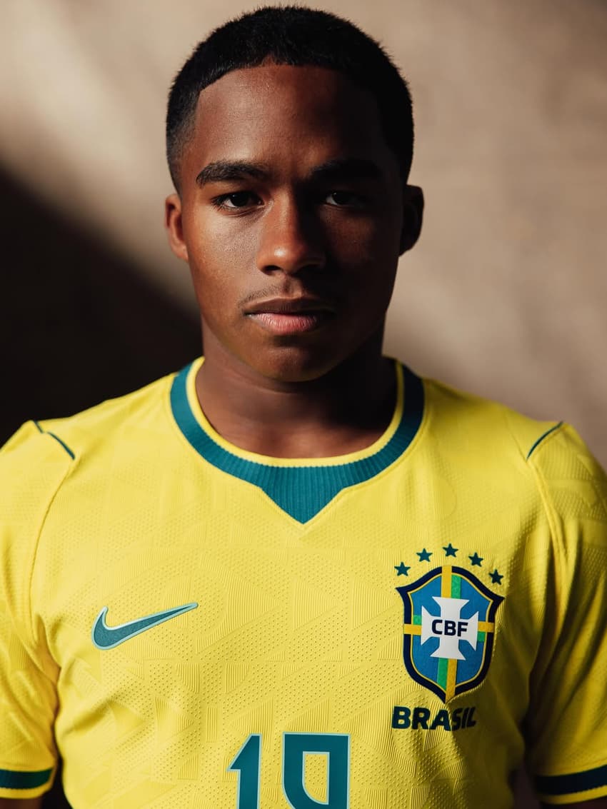 Cestou_br's tweet photo. 🚨 URGENTE: CBF recebe a informação do Governo Mundial que o verdadeiro nome do Endrick é En D. Rick e ele na verdade é reencarnação de Joyboy
Ancelotti recebeu a instrução de não colocá-lo em campo, com medo de em uma de suas comemorações ele revele o mistério do século perdido https://t.co/E1kOCVP0J4