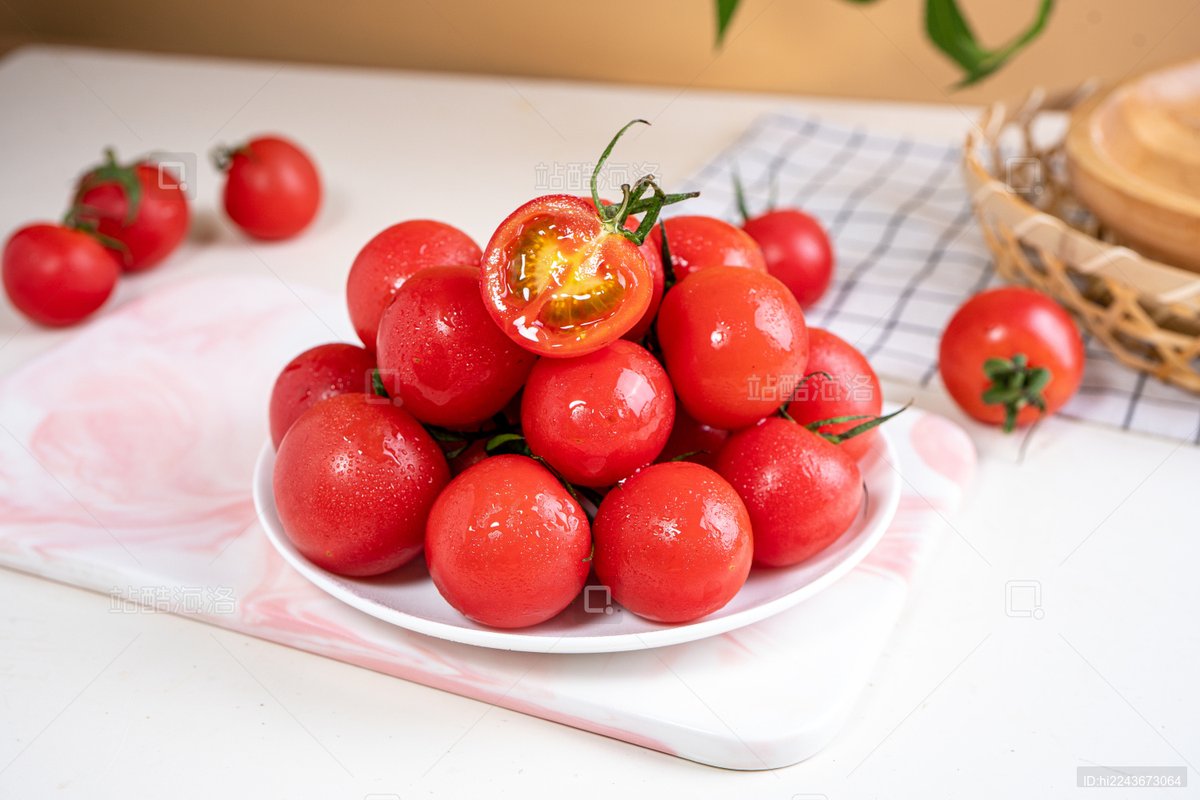 JessiQ84's tweet photo. Just tried the new organic cherry tomatoes from the local farm! Super juicy, naturally sweet, no weird aftertaste—perfect for salad or snacking.  Local organic gems = my new grocery haul win!， https://t.co/zs5UqgjRBg