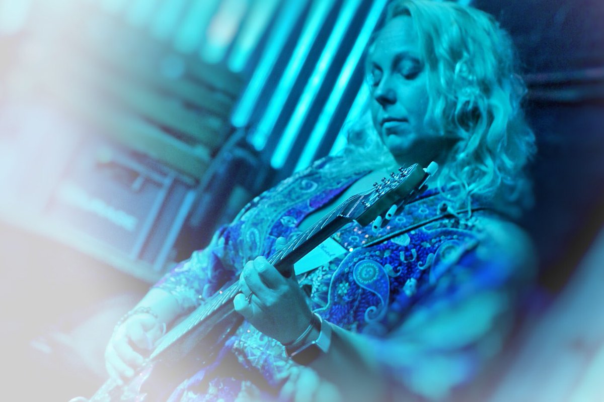Phillip70952151's tweet photo. #chantelmcgregor at #northernpowerhouse in #birkenhead #livemusic #livemusicvenue #gigs #gigpics #music #musicians #keepitlive #grassrootsvenue #rock #BluesRock #guitarist #singer #singersongwriter https://t.co/PrI2OGpz4g