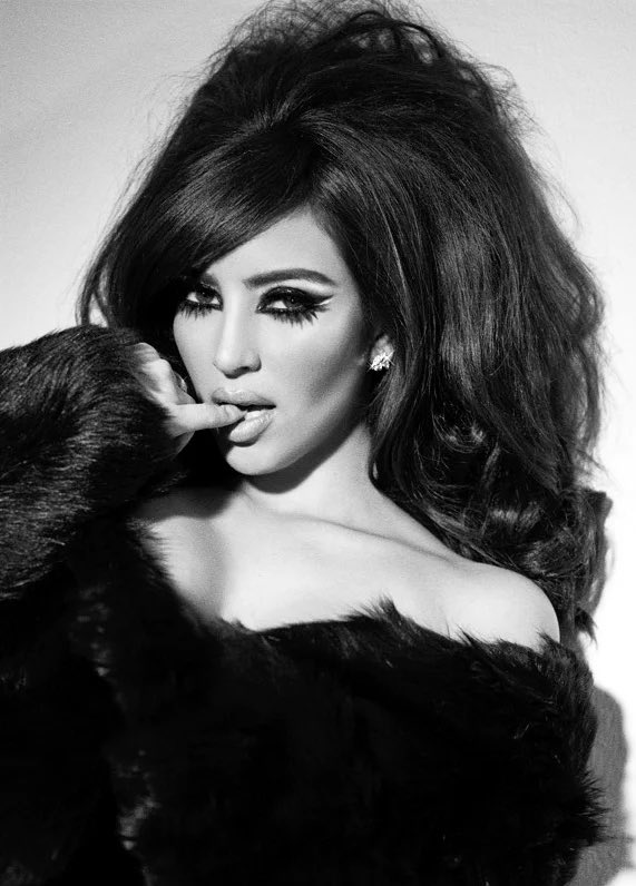strwberrytarts's tweet photo. 2000s kim kardashian 💋 https://t.co/BlvZFavAOW