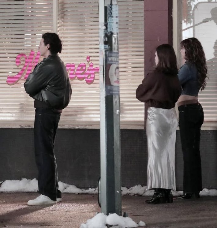 hrtgrimes's tweet photo. hannahgarrett waiting to go home so they can have makeup sex already https://t.co/i7zXdfytJZ