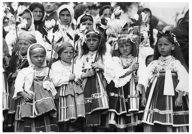 Jan34733995's tweet photo. Uroczystość Bożego Ciała - Łowicz, dn. 15.06.1933 r. 🇵🇱

#BozeCialo https://t.co/Nkh1azPQTd