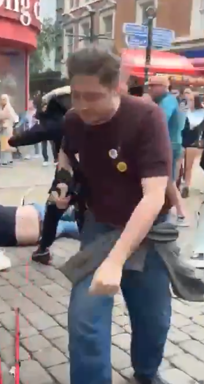 TransChicken2's tweet photo. @PatrickChristys @YoungBobRB This one, with the black wrist brace, should be easy enough for @metpoliceuk to find. He smashed the red tripod and then stole the camera. He also assaulted Young Bob.  I reckon that is a charge of Robbery. 

C'mon Met, let's see how 2 Tier you are not.... https://t.co/BEGp1SyJuR