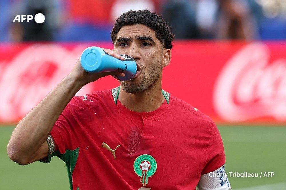 AFP's tweet photo. Hydration breaks last just a total of six minutes during a match, but they stand accused of fundamentally changing the nature of football at the sport's ultimate showpiece.⚽ https://t.co/YnCIFb3QLx https://t.co/djOJZVN9bo