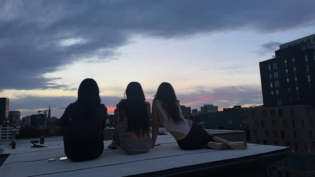 blondiemandu's tweet photo. this was tavia's bachelorette party!! jennie was able to attend her best friend's special celebration aww https://t.co/dFxU2synPN
