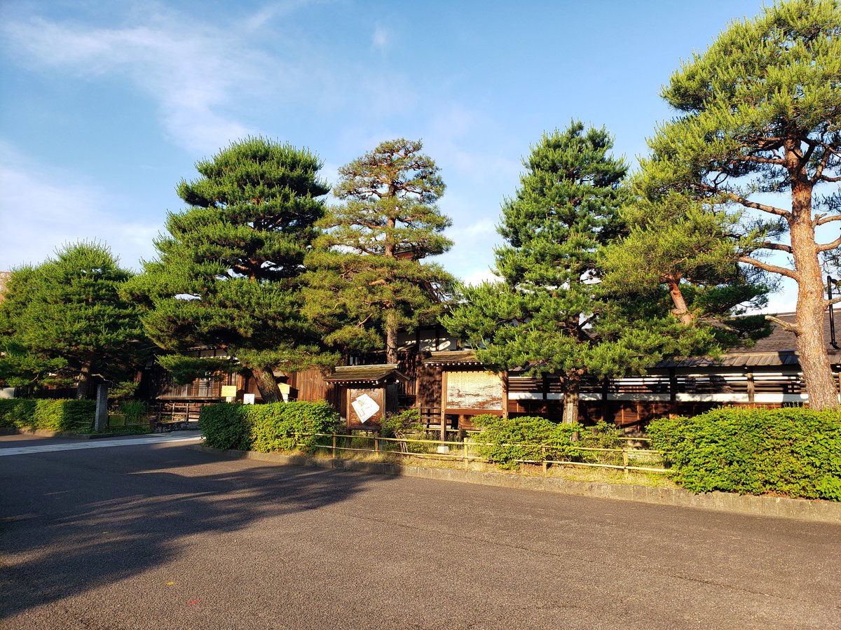 ton9611's tweet photo. 岐阜県高山市の高山陣屋跡へ行った。飛騨は元禄以降に天領となっていて、ここに代官･郡代を置いていた。全国の陣屋で主要な建造物が残っているのはここだけとか。昭和44年まで岐阜県の事務所として使われていた。 https://t.co/7zVK950weG