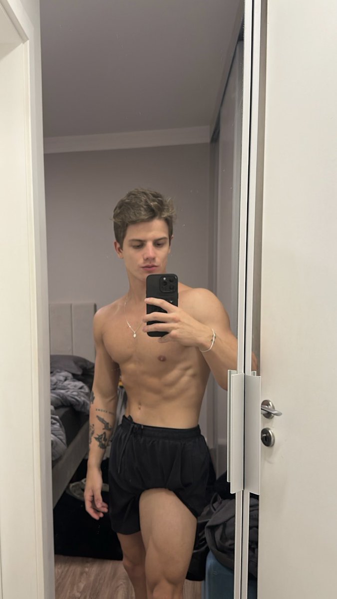 ezymm_'s tweet photo. Naquele modelo depois do treino 🫦🫶🏻
•
•
•
#fyy #your #viral #page #post https://t.co/3qsgpI922B