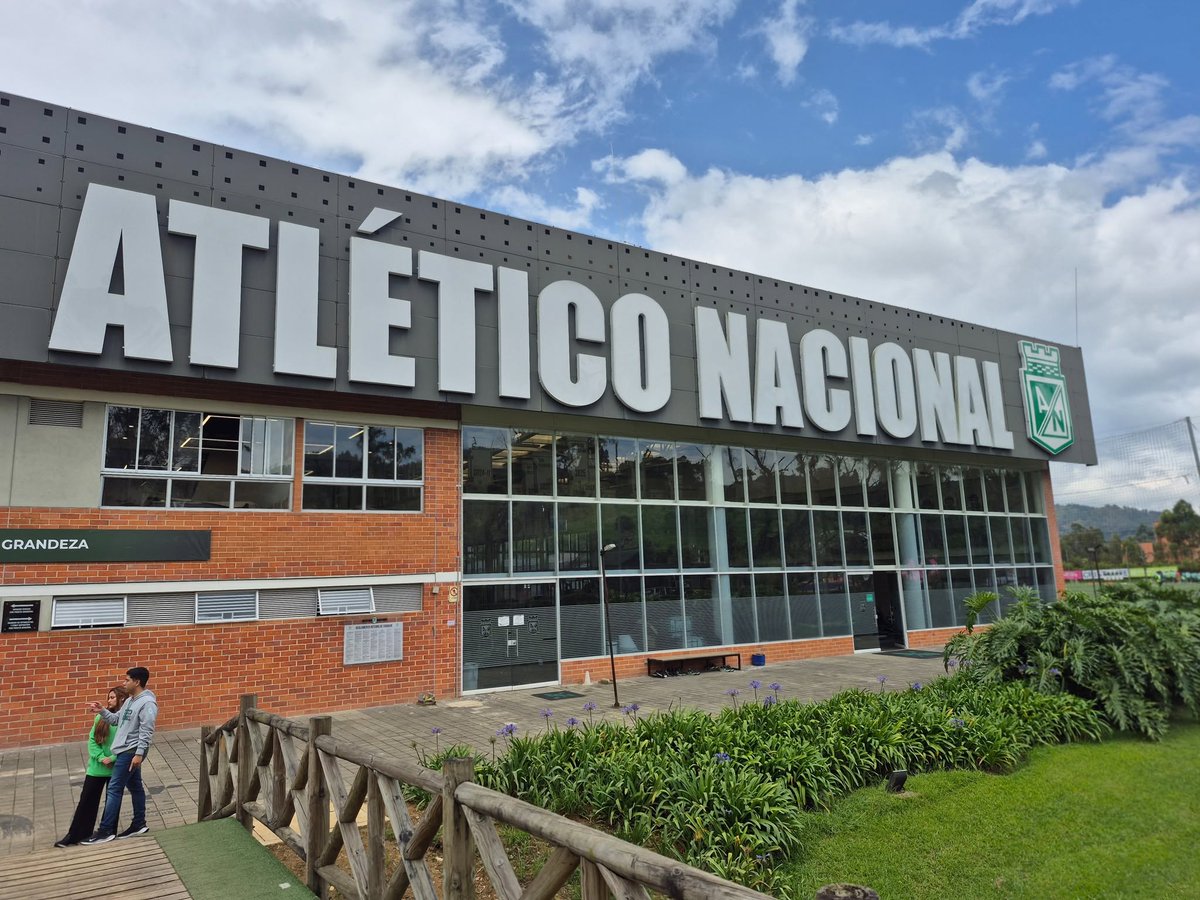 NacionalsPasion's tweet photo. ¡REMEZÓN EN Atlético Nacional!
Luego del fracaso en el primer semestre y como era de esperarse se vino tremendo remezón en Atlético Nacional.
Como es bien conocido por todos , luego de perder el título frente al Junior en el Atanasio, la primera salida que se dio fue la del DT Diego Arias. 
Ayer mediante un comunicado (y un video) se dio a conocer también la salida del director deportivo Gustavo Fermani y hubo otras más: https://t.co/NpvSKidlUg