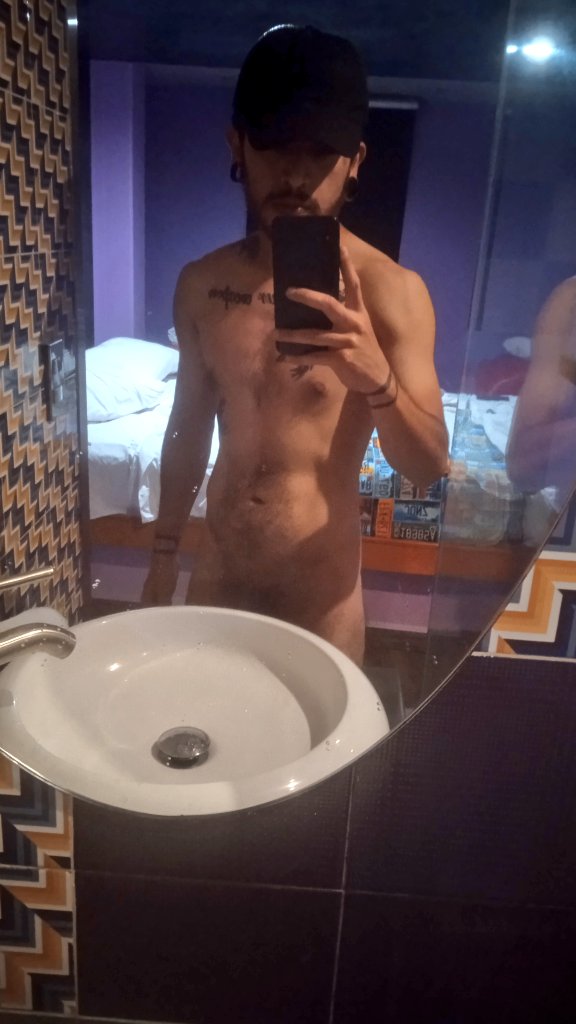 AzaelX57's tweet photo. Quién le cae a acompañarme y sacarnos el estrés 💦🥵 https://t.co/afjhRwOVWF