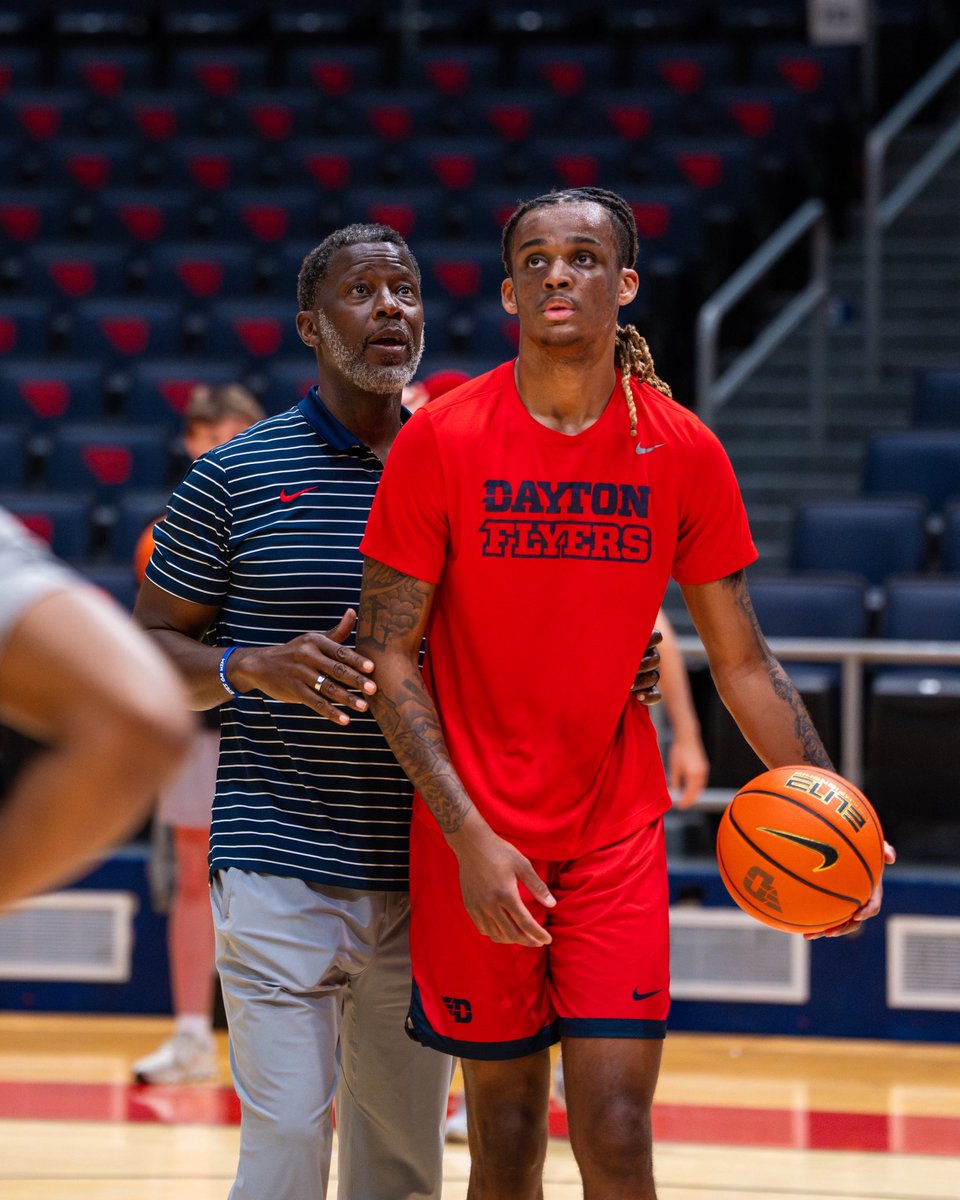 DaytonMBB's tweet photo. Monday Work ✈️🏀 https://t.co/KJFDINmsiF