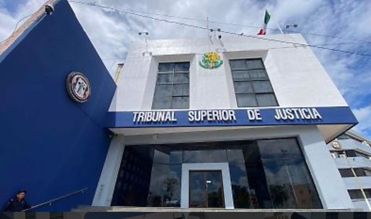 azucenau's tweet photo. 🚨La Fiscalía de Tabasco solicitó una pena acumulada de 154 años de prisión contra Hernán Bermúdez Requena por los presuntos delitos de secuestro agravado, extorsión y asociación delictuosa agravada.

La petición incluye 100 años de cárcel por secuestro agravado, 30 años por extorsión, además de multa e inhabilitación para ejercer cargos públicos, y 24 años por asociación delictuosa.

Un juez ratificó la denuncia, mientras avanza el proceso judicial contra el ex secretario de Seguridad de Tabasco.

🗞️📸 @giltabasco