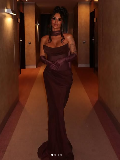 Kaytxar's tweet photo. @KokoroMiss y que todas las ediciones vayan con el mismo mamarracheo pretendiendo ir elegantes y finas 🥲va exactamente igual (otro color, claro) que cristina en la anterior https://t.co/ff7VtvGhi2