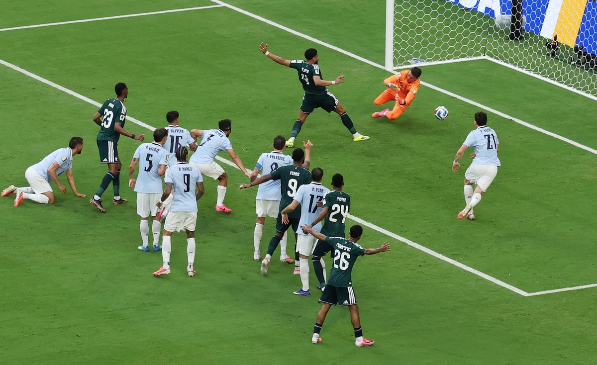 ariyadhiah's tweet photo. 📸 عبدالإله العمري مدافع #الأخضر يحتفل بهدفه في شباك #الأوروجواي

#السعودية_أوروجواي 🇸🇦🇺🇾
#كأس_العالم2026 🏆
#FIFAWorldCup
#WC2026 https://t.co/OgdTq9iWaH
