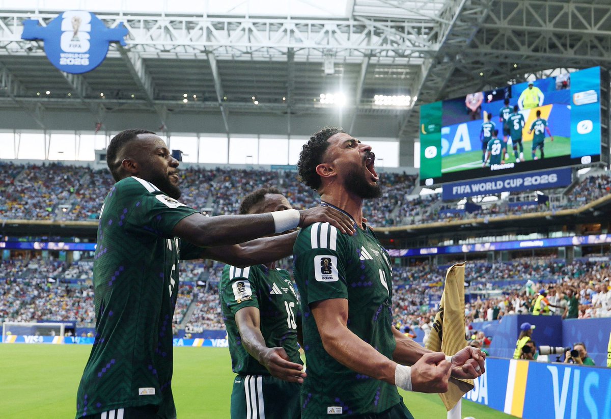 football_li5's tweet photo. 😨😨😨😨😨💚💚💚💚💚 https://t.co/SruhPwJrsK