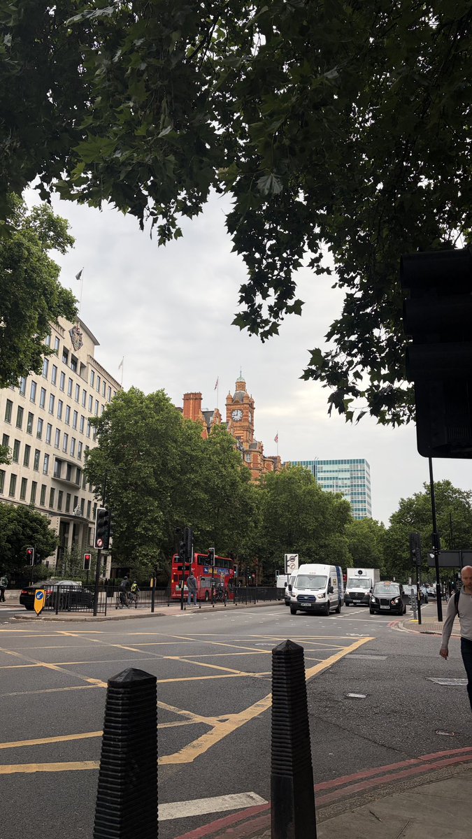 noufg_'s tweet photo. London 🇬🇧 https://t.co/TfzMUH18Tl