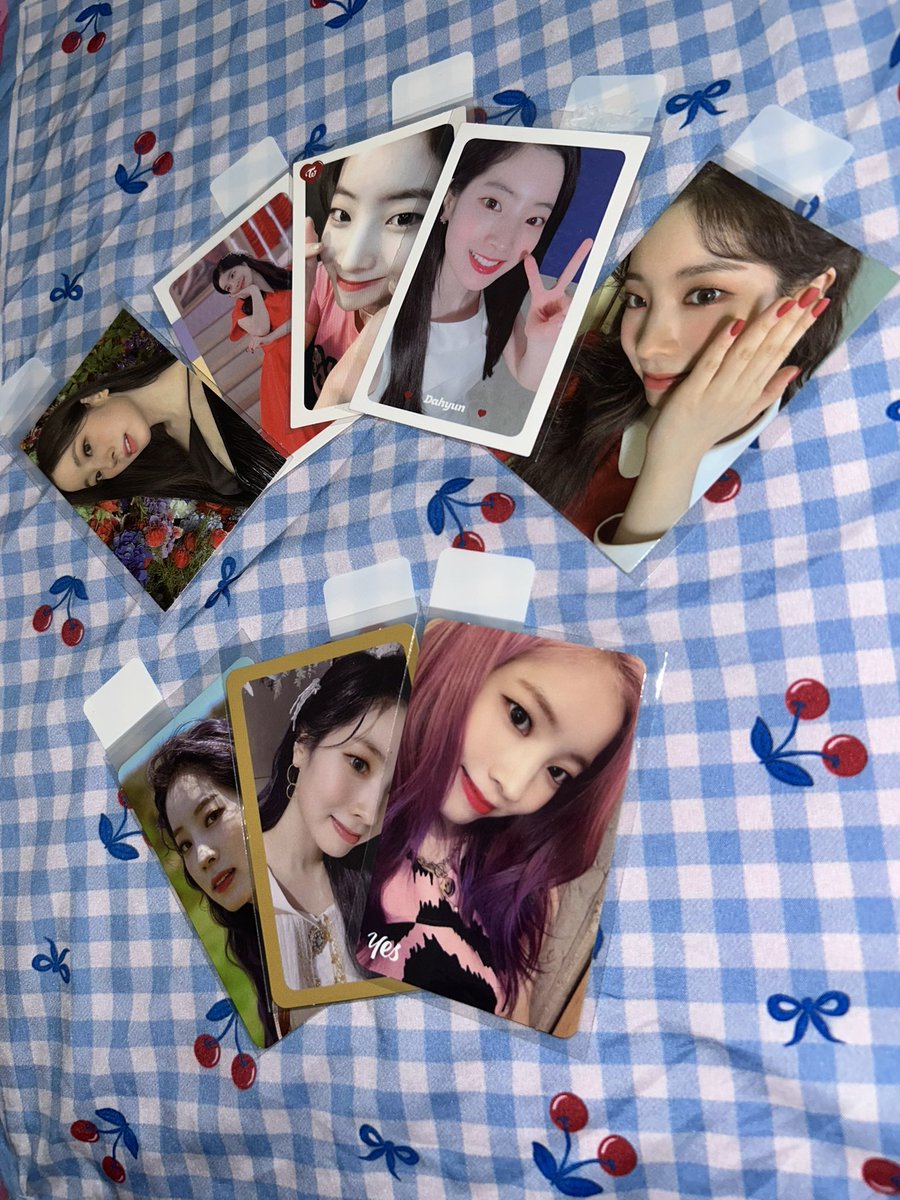 chyeonlog's tweet photo. feedback positivo pra @jinriflower
que emoção abrir essa caixa, meu Deus!! completamente apaixonada em cada um dos cards, e também no carinho e cuidado com a embalagem, muito obrigado por me ajudar a completar uma parte da minha coleção 💗💗 https://t.co/ZOZrHKaj5d