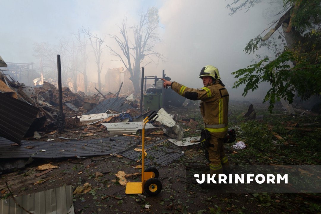 5ynth4x's tweet photo. @Podzhog_Sarayev @Mhajid93 @MyLordBebo Do I really need to baby feed you everything here? There are your burned trees and  alleged “stack of dronewings” now tell me. What do you see from these images. https://t.co/0cT5dlJtBi