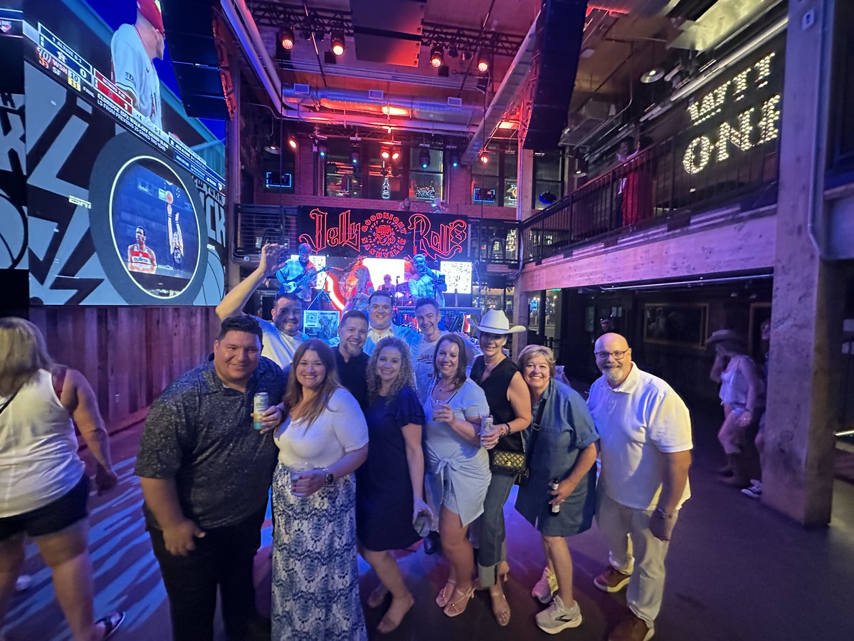 EdwardDonCo's tweet photo. We rocked the Sysco Summit in Nashville! Our DON Executive Team and Sales Management Team were in attendance. It was an event filled with education, networking and vendor expertise. Of course, we also made time for a little fun along the way! 🤩 https://t.co/0s8QA7mlCf