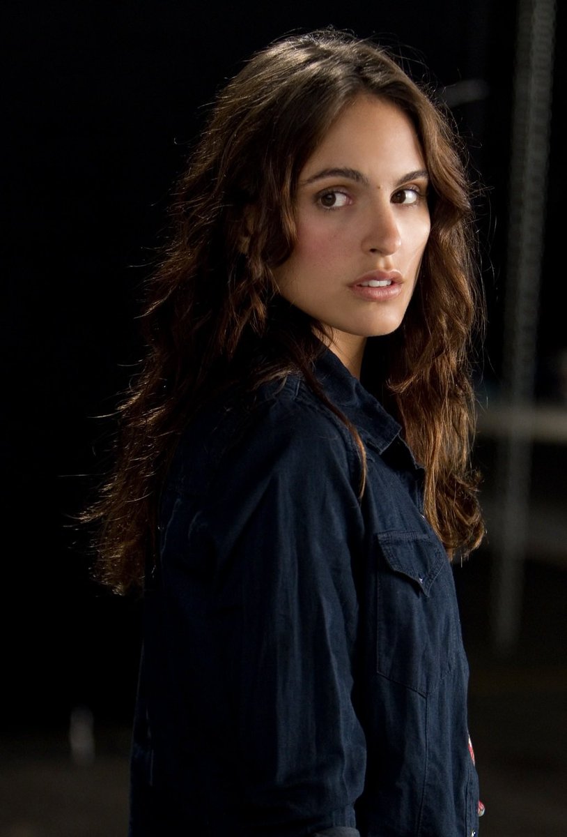 JDShapiro_'s tweet photo. In 2025 I lost a friend I love. The world lost a courageous woman, an incredible actress, a vibrant and beautiful human being. 

Happy Bday Veronica Echegui. I love  &amp; miss you like fuck.  

This clip has never been seen by the public. Veronica ad-libbed it brilliantly! 🖖🏼✨❤️ https://t.co/7Zu8aBWtcD