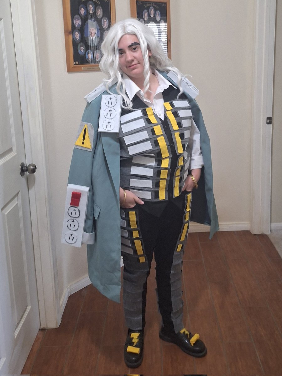 LazerCann97's tweet photo. My Eddie and Volt Cosplays I did. This game got me to Cosplay for the first time and I'm so happy I did, my two favorite characters!!! 💙
#DEONEYEAR @DateEverything #eddieandvolt #dateeverythingcosplay #dateeverything #eddiecosplay #voltcosplay https://t.co/YU4D7aUdhS