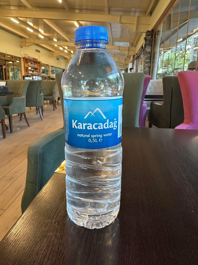 kosarnecmetin63's tweet photo. #KaracadağsuHayattır 
Karacadağ su Türkiye’nin her yerinde en güzel doğal kaynak suyudur Siverek karacadağın eteklerinden çıkan doğal kaynak suyu Afiyet olsun.
@KaracadagSu 
#Şanlıurfa 
#Siverek
#karacadağsu
#LolıkHemedızerıköyü 
#Tahiroğlukuyumculuk https://t.co/jvHkyccCaZ