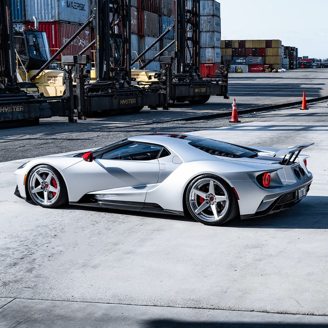 StanceSpec's tweet photo. FORD GT https://t.co/Vt9AF2o7EM