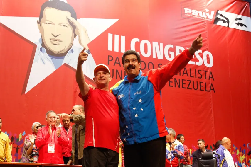 EnlerGarciaTV's tweet photo. Hugo “el Pollo” Carvajal se ofrece a testificar en el caso de José Luis Rodríguez Zapatero

El exjefe de inteligencia venezolano, preso en EEUU, aportaría información de venezolanos implicados en el caso Plus Ultra que investiga la justicia de España

Reportes indican que Carvajal podría suministrar información a la fiscalía de EEUU, la cual vincularía al político socialista español con episodios de cobro de comisiones y financiamiento ilegales durante los regímenes de Hugo Chávez y Nicolás Maduro, señaló Diario Las Américas