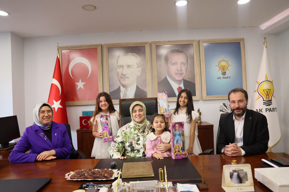 tugbaisikercan's tweet photo. 📍Isparta | AK Parti Isparta İl Başkanlığı

Gül kokulu Isparta’da, İl Başkanlığımızı ziyaret ederek kıymetli teşkilat mensuplarımızla bir araya geldik.

Eğirdir’in berraklığını, Toroslar’ın asaletini yüreğinde taşıyan Isparta'nın AK Kadınları, Türkiye Yüzyılı yürüyüşümüzün en büyük güvencesidir. 

Cumhurbaşkanımız Sayın @RTErdogan’ın liderliğinde, bu topraklara kök salmış o samimi ve üretken ruhla yolumuza emin adımlarla devam ediyoruz.

@akparti_isparta @Ispartaakkadin