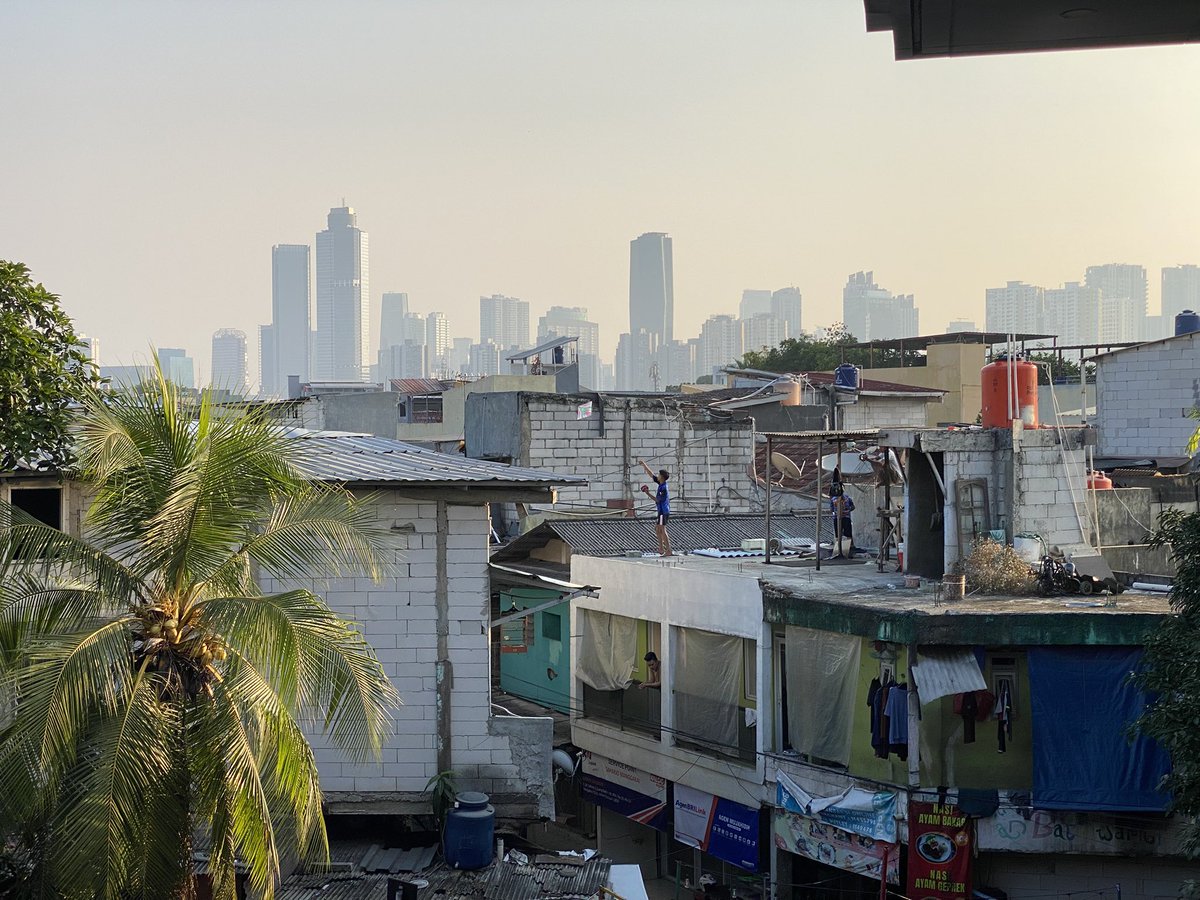 aksukabinturong's tweet photo. still frames of life in jakarta https://t.co/HHigTeoFM1