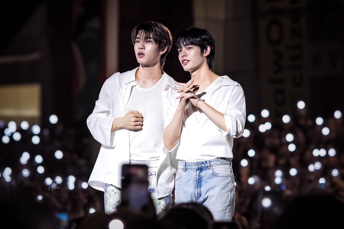 Priaw33's tweet photo. อยากจะทำให้เธอเป็นคนโชคดี
แต่กลับกลายเป็นฉันที่มันโชคดีกว่า
💫🤍

TEETEE POR FANDOM DAY
#รวมพลกับตี๋ตี๋ป๋อที่CTW https://t.co/Is0E5P3zum