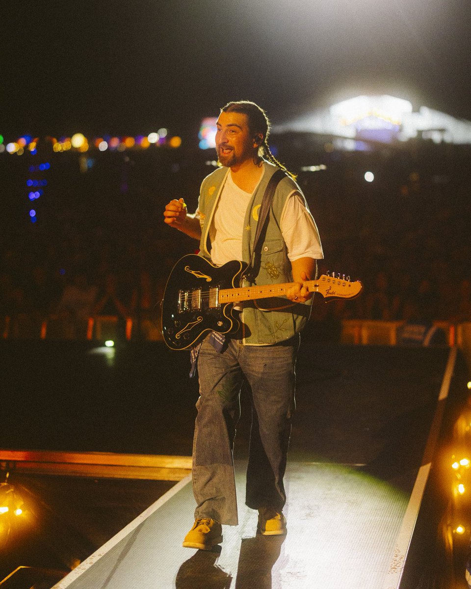 NoahKahan's tweet photo. Bonnaroo we made it out the mud. Love you all and constantly pinching myself that I’m lucky enough to get this kind of opportunity. I’ll never forget it https://t.co/3oPCTcfqMk