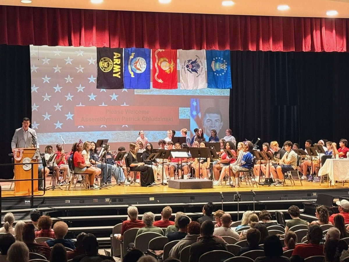 CheektowagaMS's tweet photo. Thank you to everyone who donated money, food, or their time for our Veterans Event! We raised over $100 and collected our largest food donation yet. Assemblyman Pat Chludzinski was impressed by our middle school students and their excellent behavior. Thank you for your support! https://t.co/k04s04eGvd
