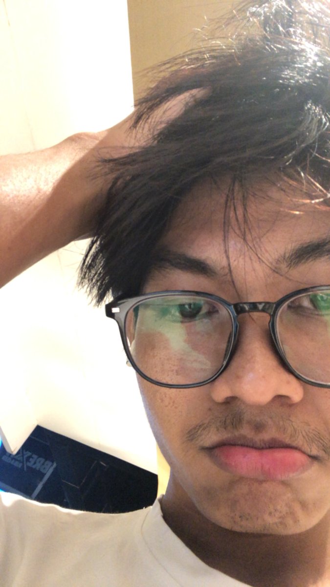 mixueuse's tweet photo. kalian kalo sedih biasa ngapain ya? kenalin gue aries, kebiasaan tiap sedih selalu cari kesibukan and as always bikin jurnal sampe published🙃 https://t.co/oizm5c0xD2