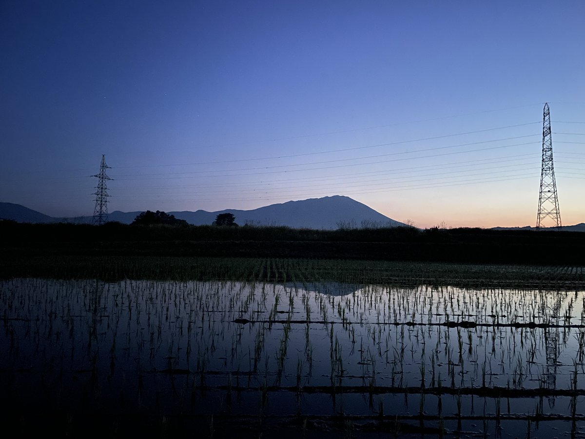tetsu_FeI's tweet photo. 夜明け前。

#今日の岩手山 https://t.co/864zXcFCF2