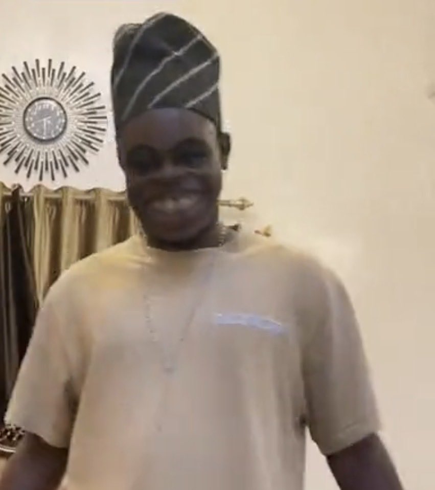 limathegreatest's tweet photo. I Dey find person to buy bone 🦴 straight for 😌

E get as this money Dey scratch my hands 😌 https://t.co/ourDhxVec0